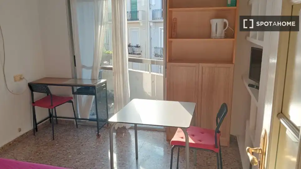 Menjador de Pis per a compartir en Valencia amb Aire condicionat, Calefacció i Terrassa