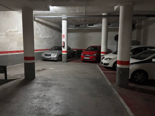 Garaje en Alquiler en Carrer d'Anna Maria Martinez, 18 en El Guinardó
