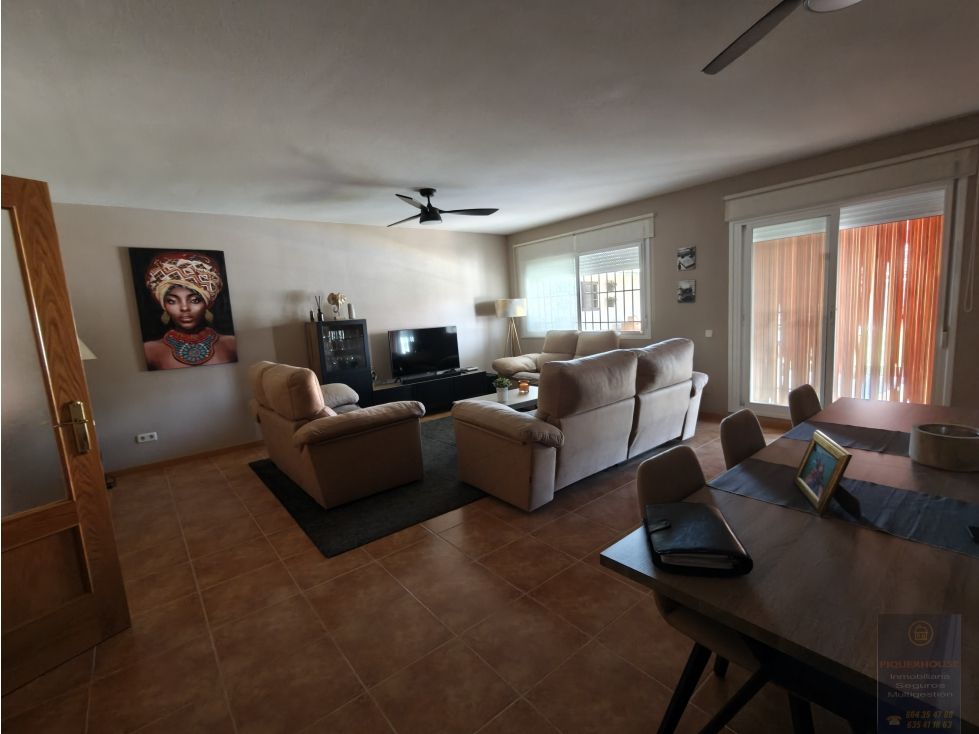 Sala d'estar de Casa o xalet en venda en Novés amb Piscina