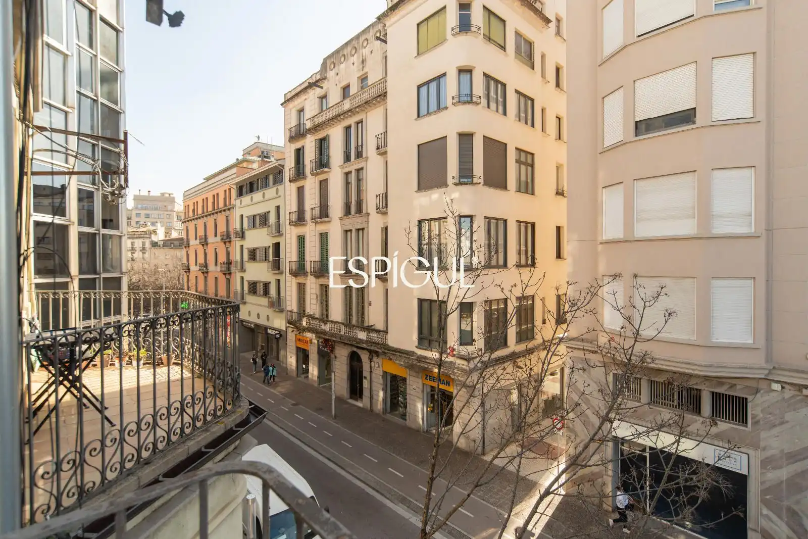 Außenansicht von Wohnung zum Verkauf in Girona mit Klimaanlage, Heizung und Terrasse