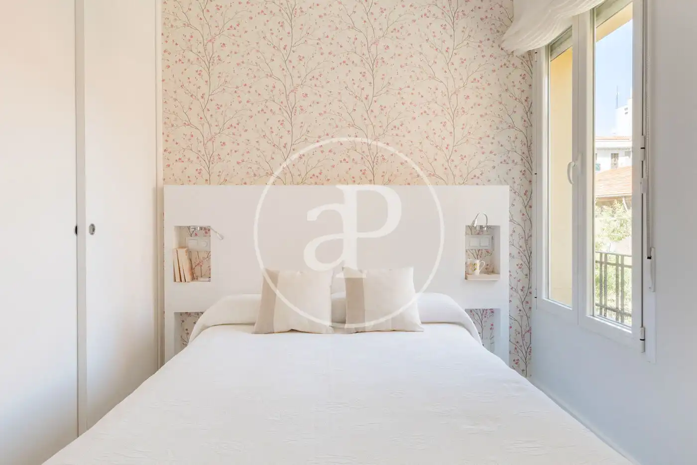 Bedroom of Flat for sale in Madrid  with Air Conditioner, Heating and Balcony