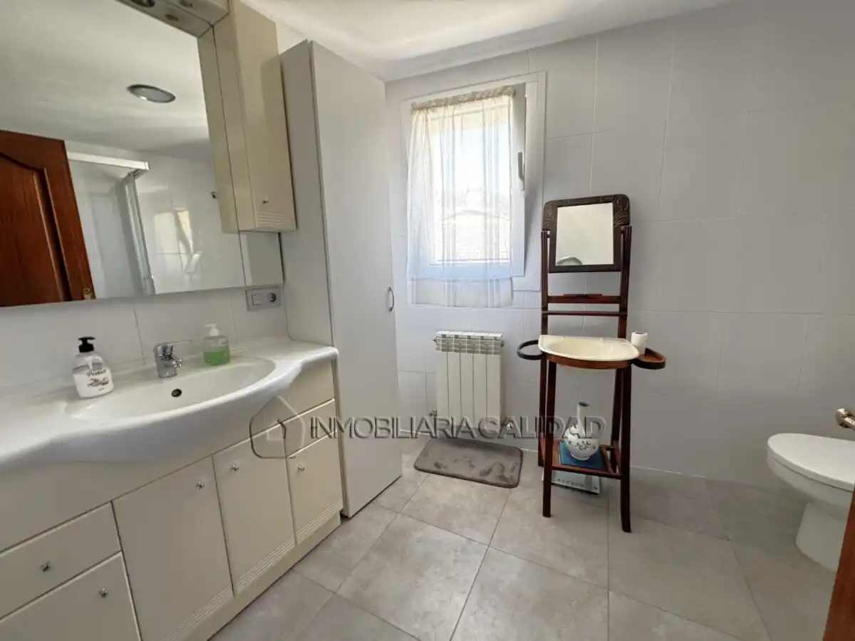 Bathroom of Flat for rent in Burgos  with Heating and Furnished