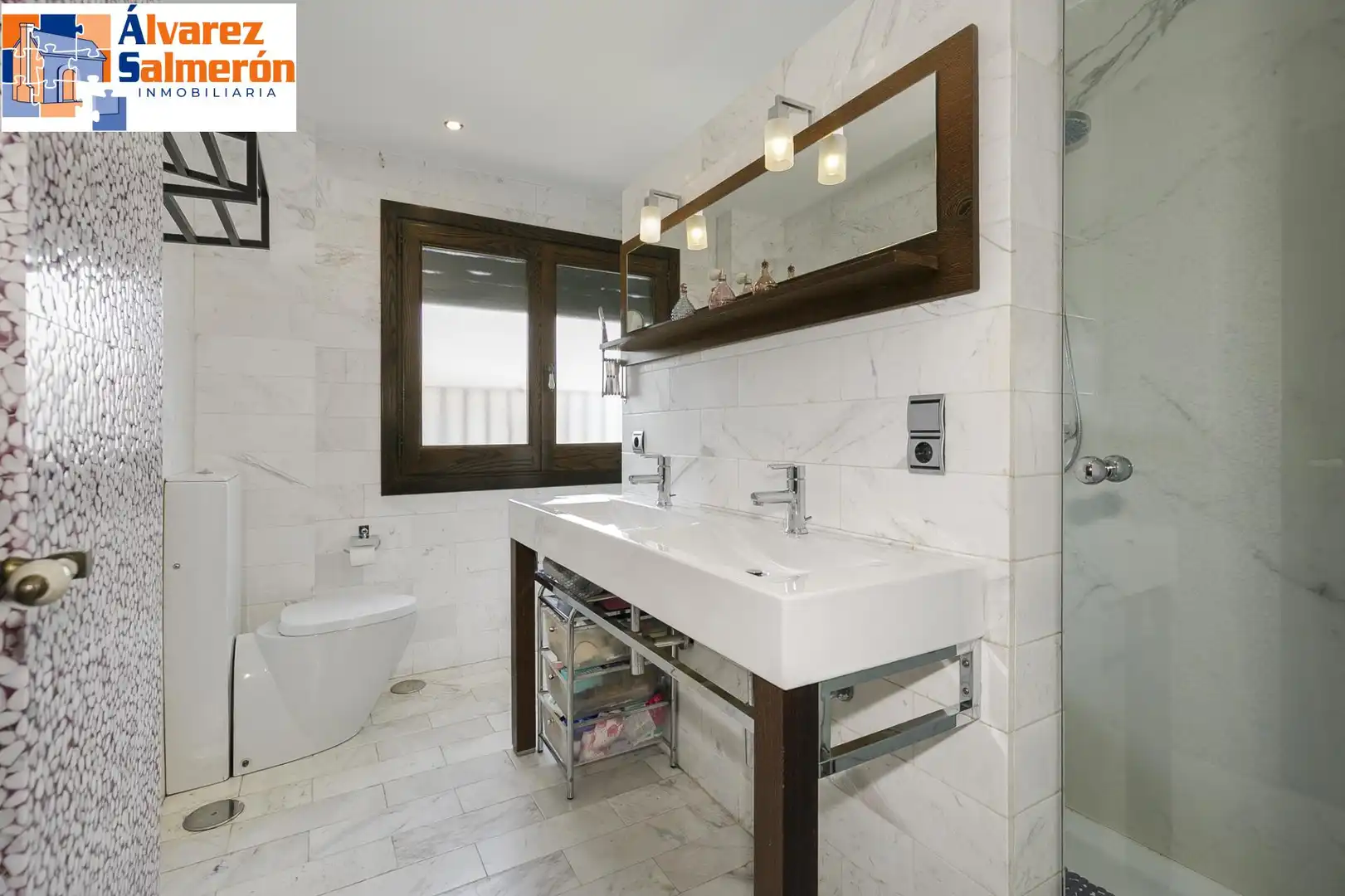 Baño de Casa o chalet en venta en La Zubia con Aire acondicionado, Calefacción y Jardín privado