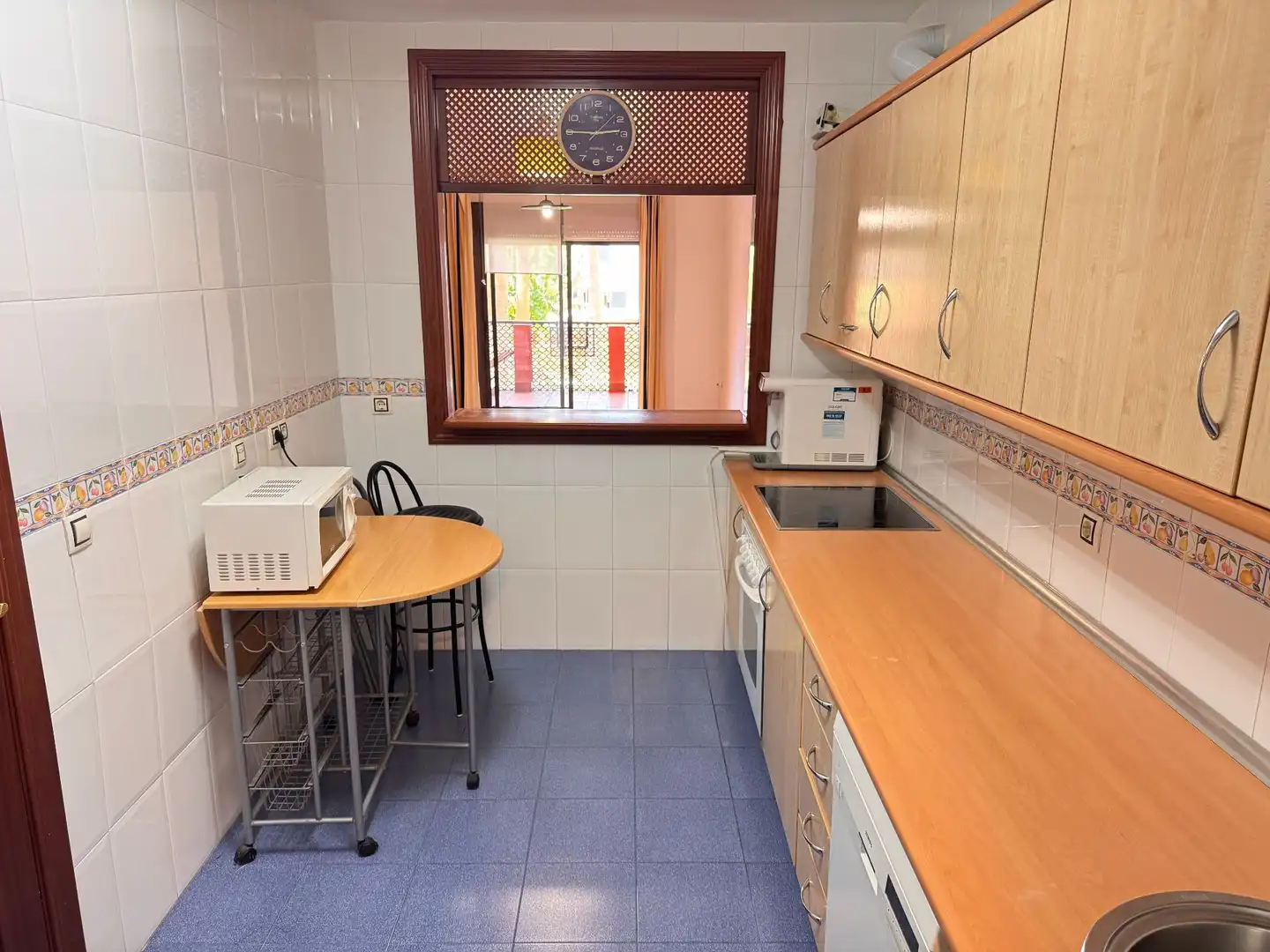 Cuina de Apartament en venda en Roquetas de Mar amb Aire condicionat, Terrassa i Piscina comunitària