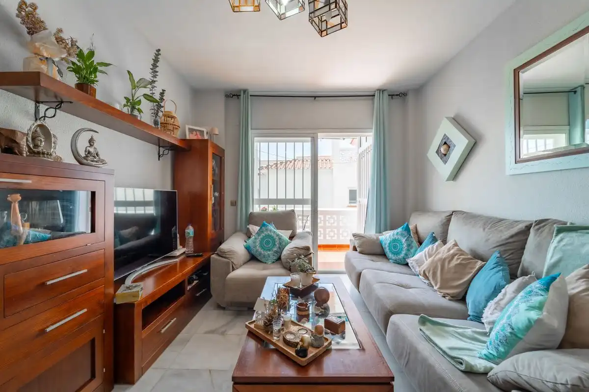 Sala de estar de Planta baja en venta en Rincón de la Victoria con Calefacción, Jardín privado y Terraza