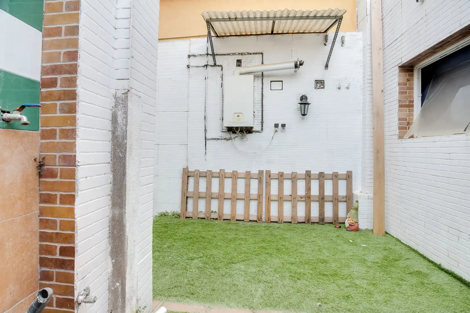 Exterior view of Flat for sale in Terrassa  with Terrace and Balcony