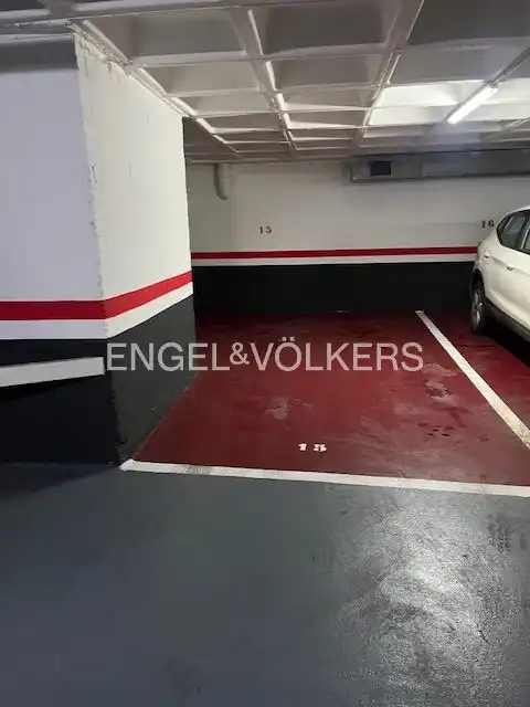 Parkplatz von Wohnung zum Verkauf in Madrid mit Klimaanlage, Heizung und Privatgarten