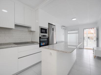 Cuina de Casa o xalet en venda en Torrevieja amb Aire condicionat, Jardí privat i Moblat