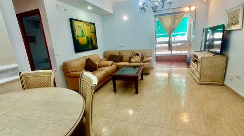 Foto 2 de Piso en venta en Avenida Condes de San Isidro, 48, Puerto Deportivo, Fuengirola