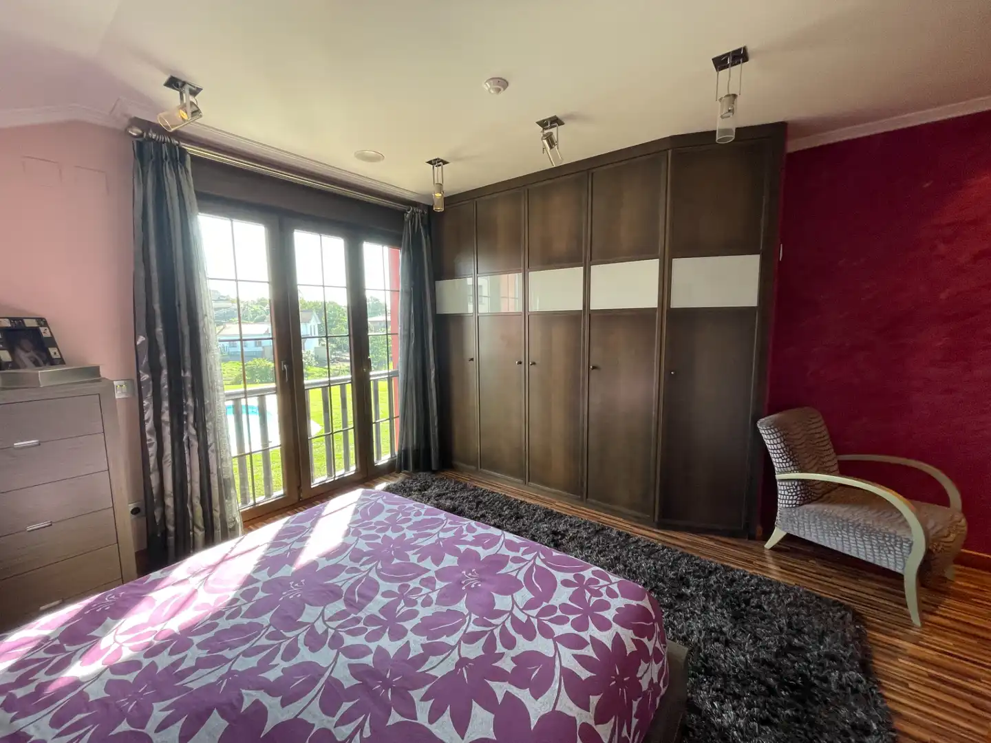Dormitori de Casa o xalet en venda en Gijón  amb Calefacció, Jardí privat i Parquet