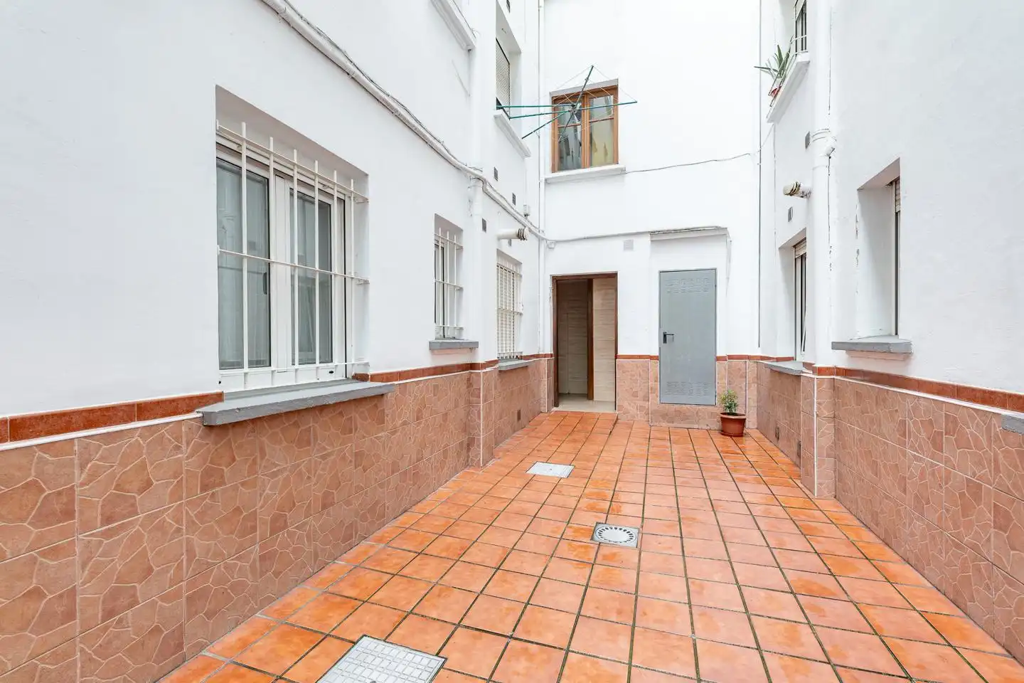 Vista exterior de Planta baja en venta en Oviedo  con Calefacción y Amueblado