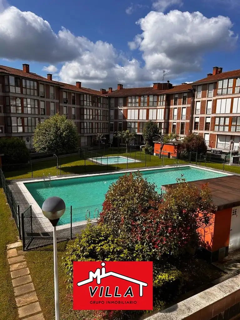 Piscina de Piso en venta en Voto con Calefacción, Trastero y Amueblado