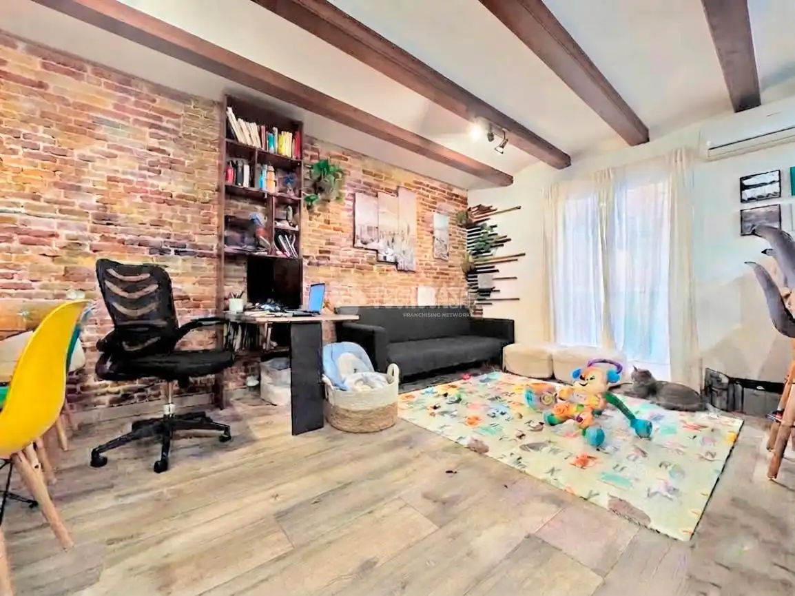 Sala de estar de Piso en venta en Barcelona con Aire acondicionado y Balcón