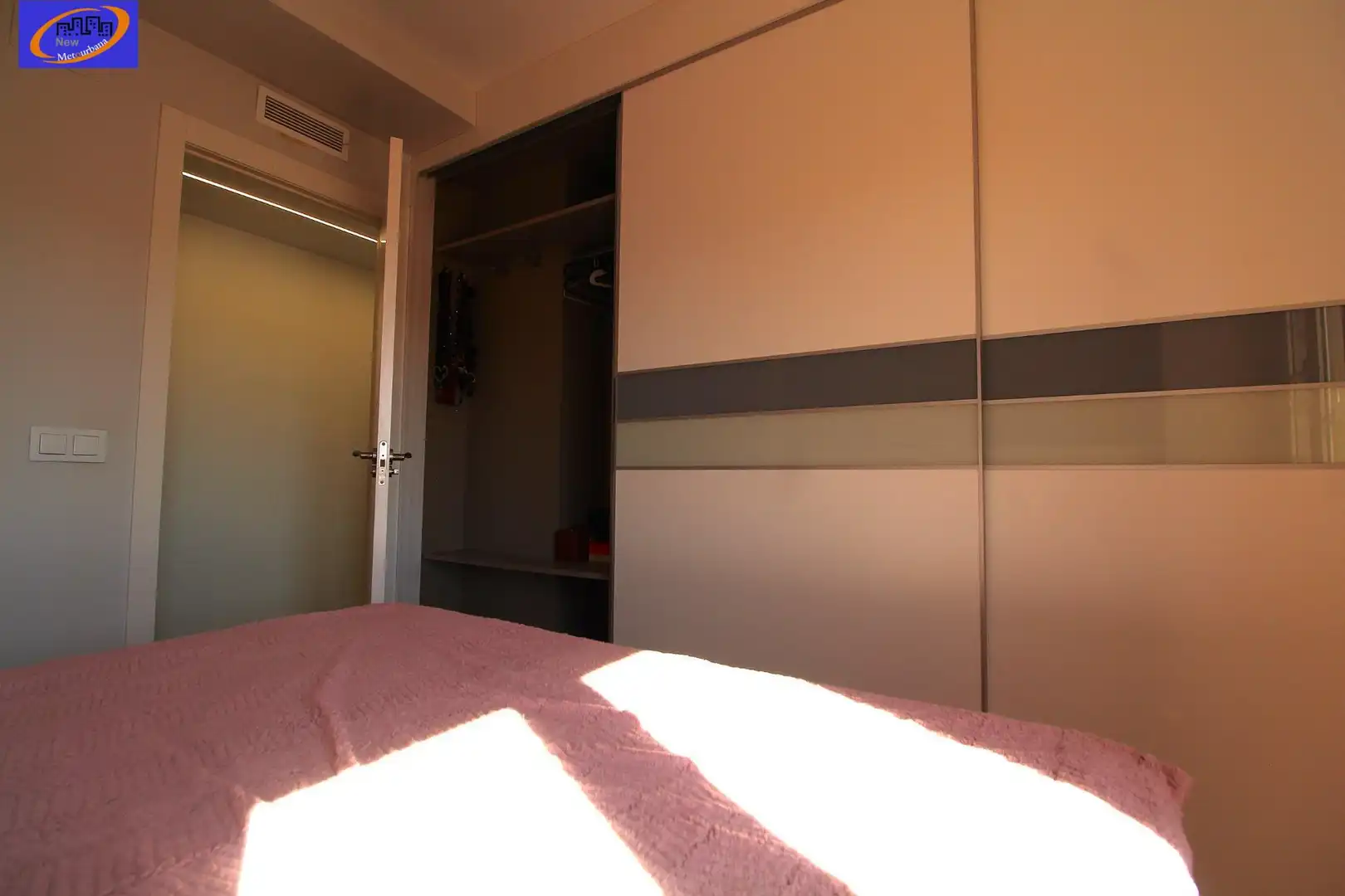 Bedroom of Flat for sale in Valencia  with Air Conditioner, Heating and Storage room