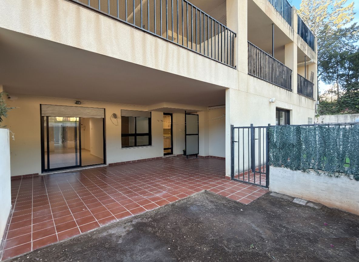 Vista exterior de Pis en venda en Náquera amb Terrassa i Piscina comunitària