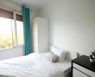 Bedroom of Flat to share in  Barcelona Capital  with Heating, Furnished and Washing machine