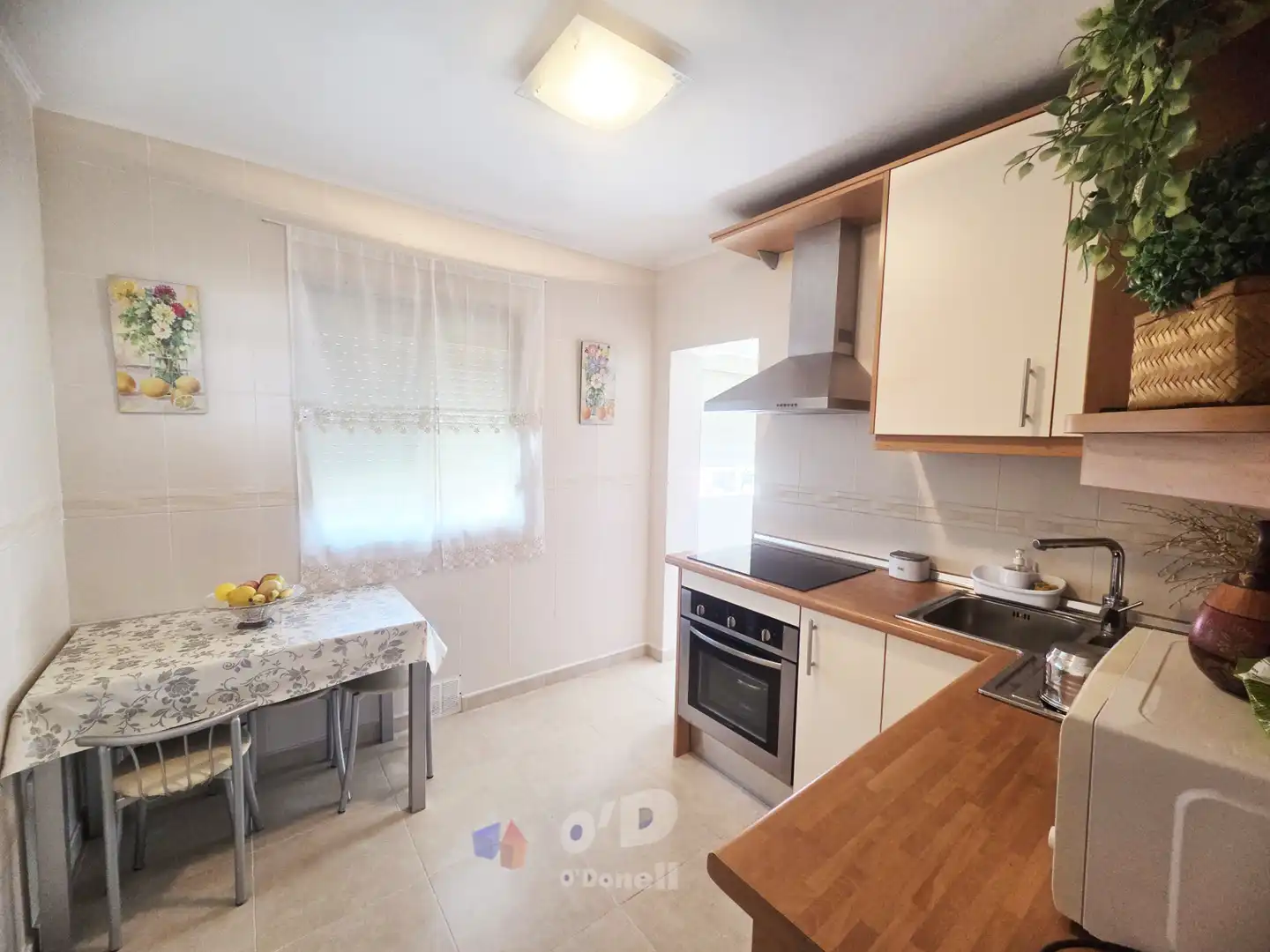 Cuina de Pis en venda en Sant Boi de Llobregat amb Forn