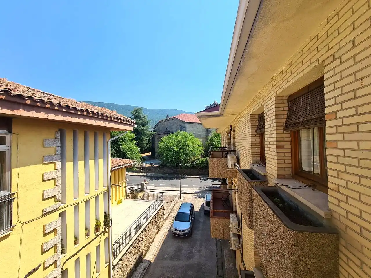Vista exterior de Piso en venta en La Adrada  con Aire acondicionado, Terraza y Amueblado