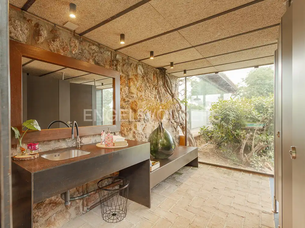 Badezimmer von Gebäude zur Miete in El Bruc