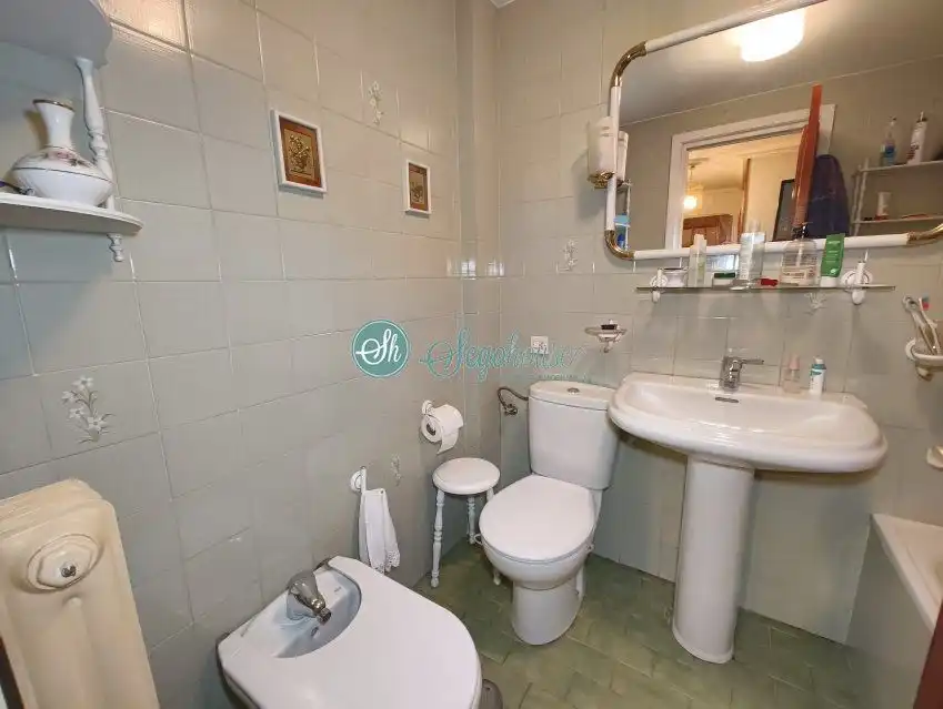 Baño de Piso en venta en Segovia con Calefacción, Terraza y Trastero