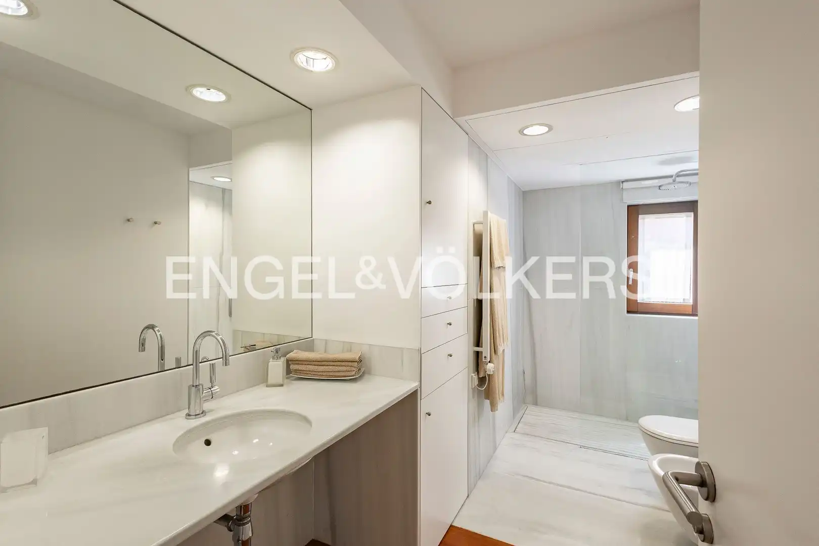 Baño de Casa o chalet en venta en Sant Cugat del Vallès con Aire acondicionado, Calefacción y Jardín privado