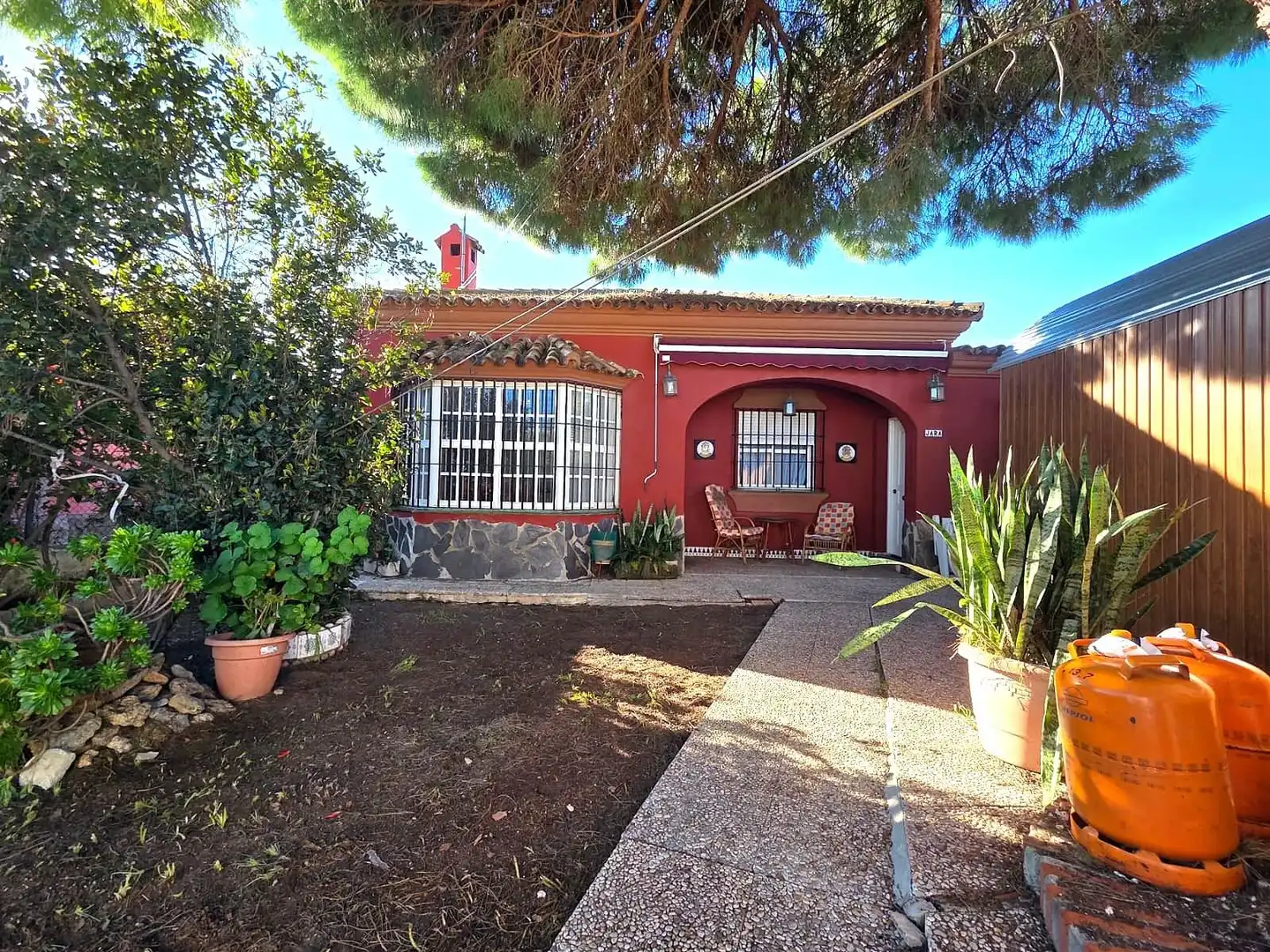 Vista exterior de Casa o chalet en venta en Chiclana de la Frontera con Jardín privado