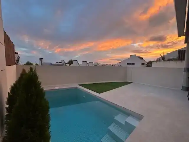Piscina de Casa o xalet en venda en La Moraleja amb Aire condicionat, Piscina i Balcó