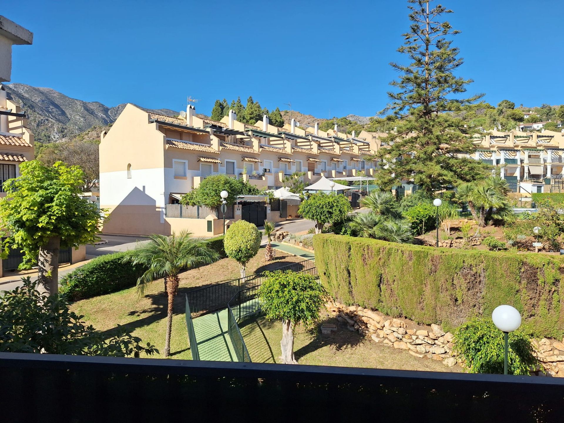 Exterior view of Single-family semi-detached for sale in Marbella  with Air Conditioner, Private garden and Terrace