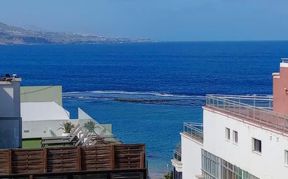 Vista exterior de Àtic en venda en Las Palmas de Gran Canaria amb Aire condicionat, Terrassa i Balcó