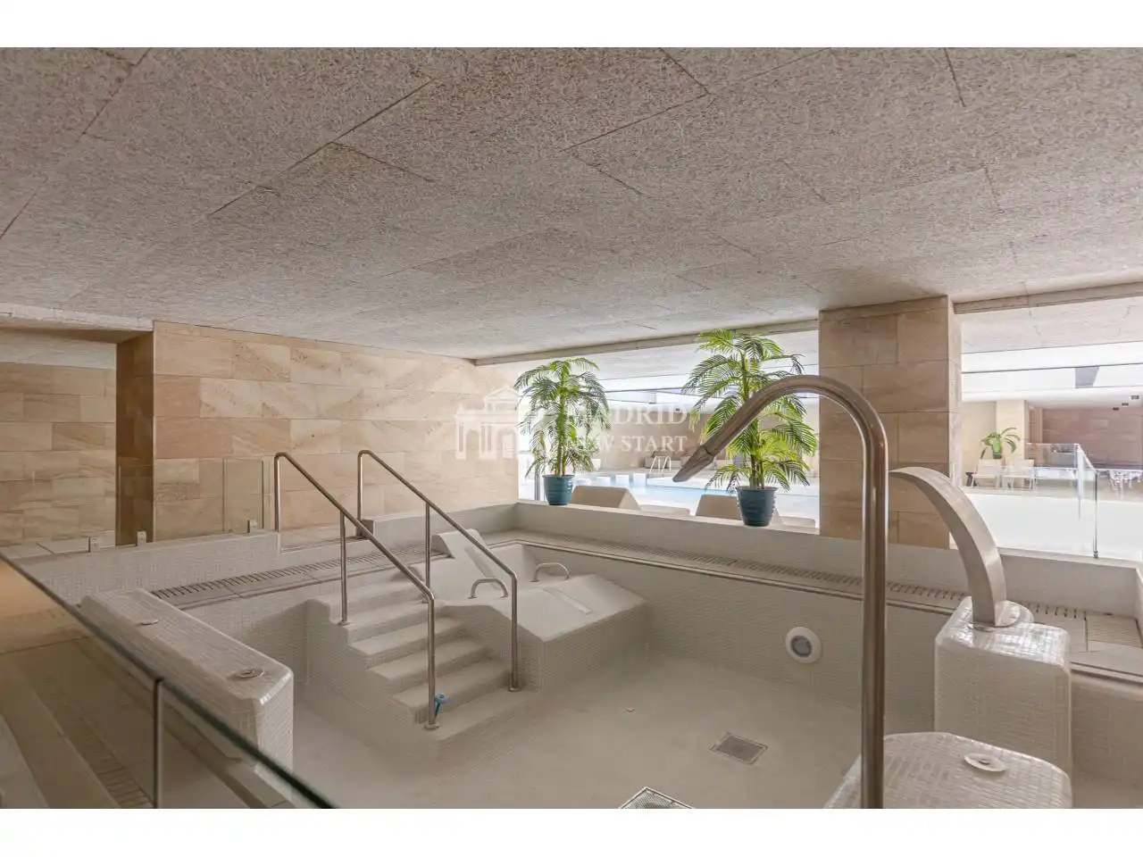Piscina de Pis de lloguer en Madrid amb Aire condicionat, Calefacció i Traster