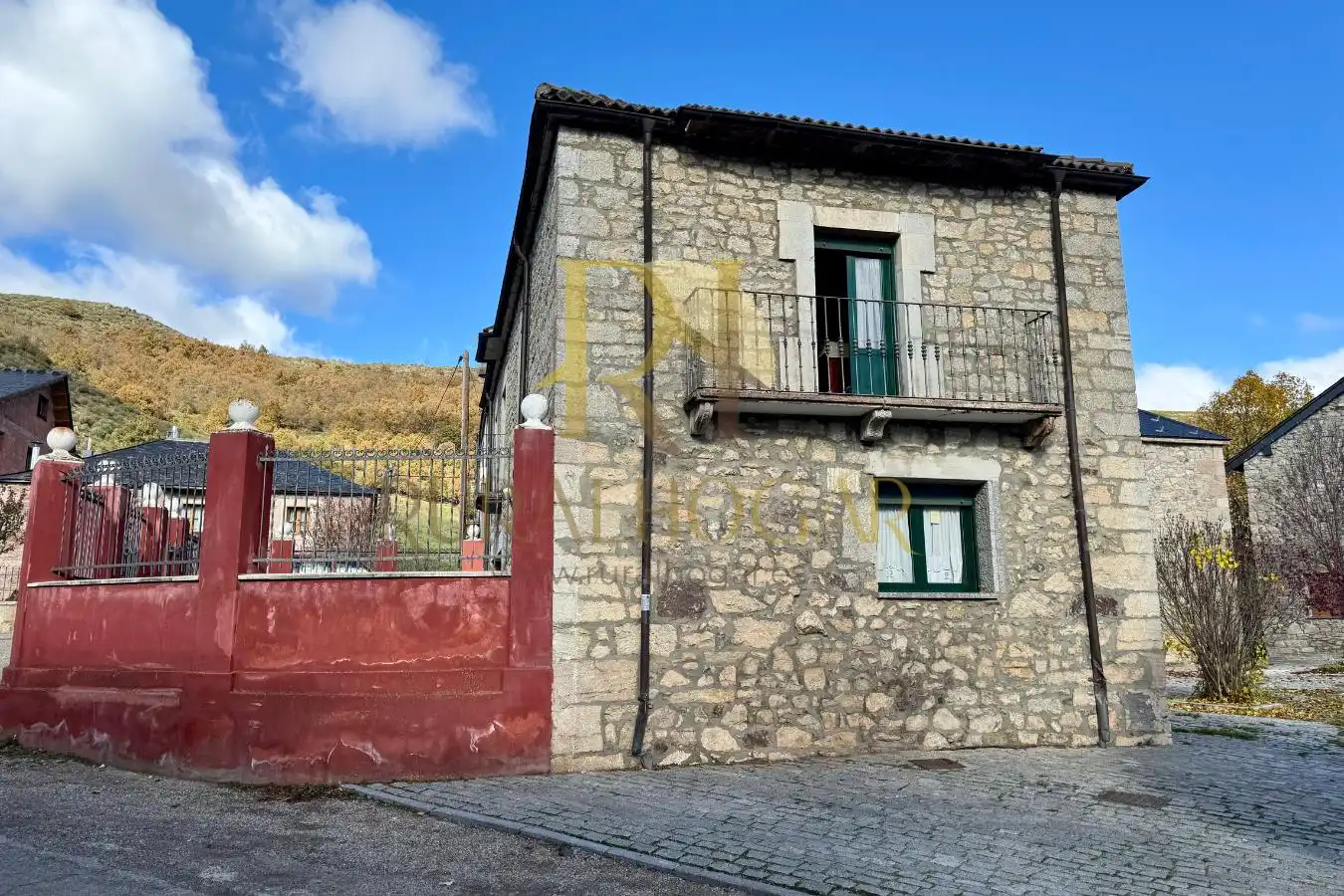 Detached homes for sale in Carretera Bayos, 1, Cabrillanes