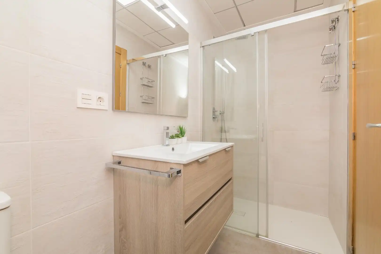 Bathroom of Flat for sale in Elche / Elx  with Air Conditioner, Heating and Storage room