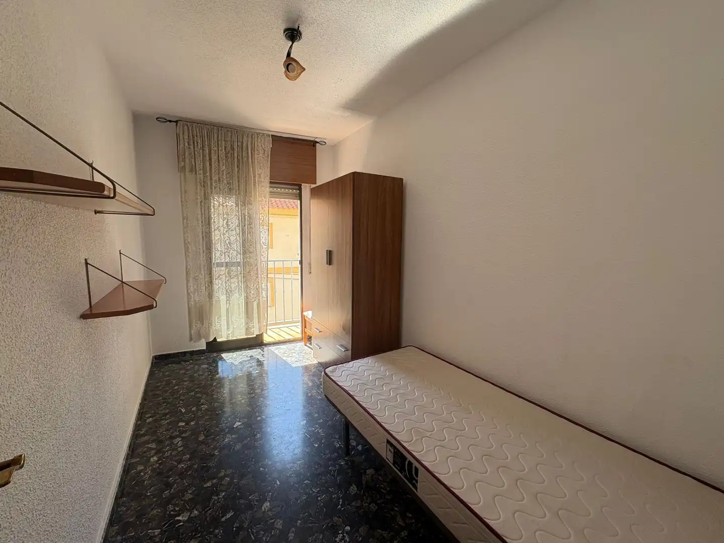 Schlafzimmer von Wohnung zum Verkauf in Loja mit Möbliert, Ofen und Waschmaschine
