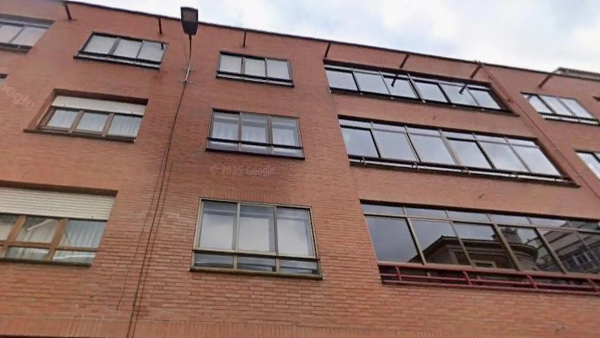 Vista exterior de Pis en venda en León Capital  amb Calefacció