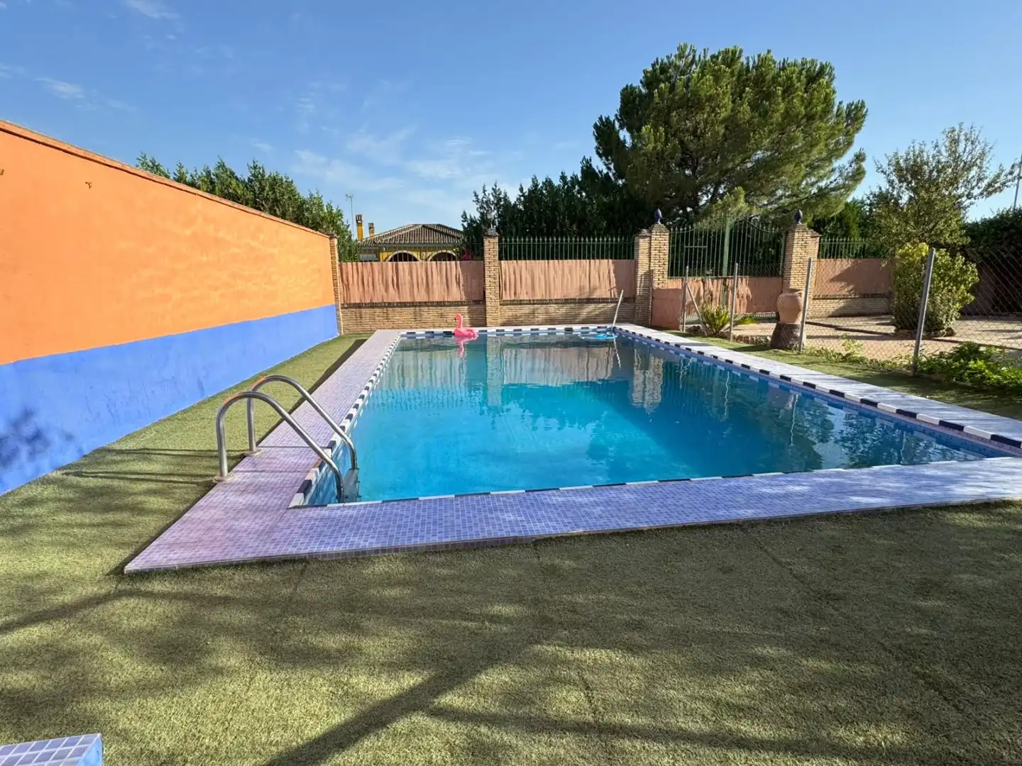 Piscina de Finca rústica en venta en Pilas