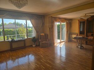 Sala d'estar de Casa o xalet en venda en Pozuelo de Alarcón amb Jardí privat, Terrassa i Balcó