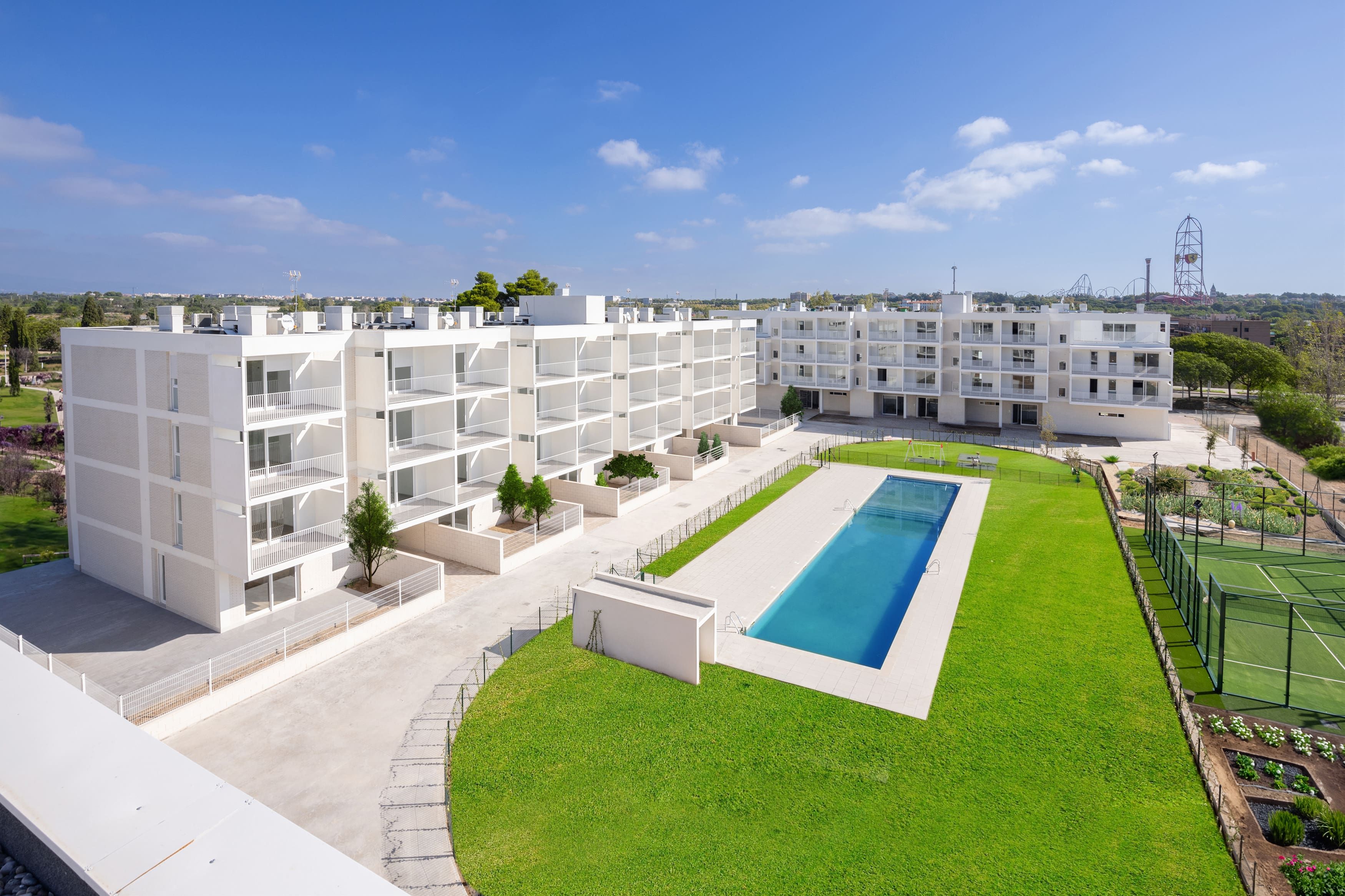 Swimming pool of Box room for sale in Salou