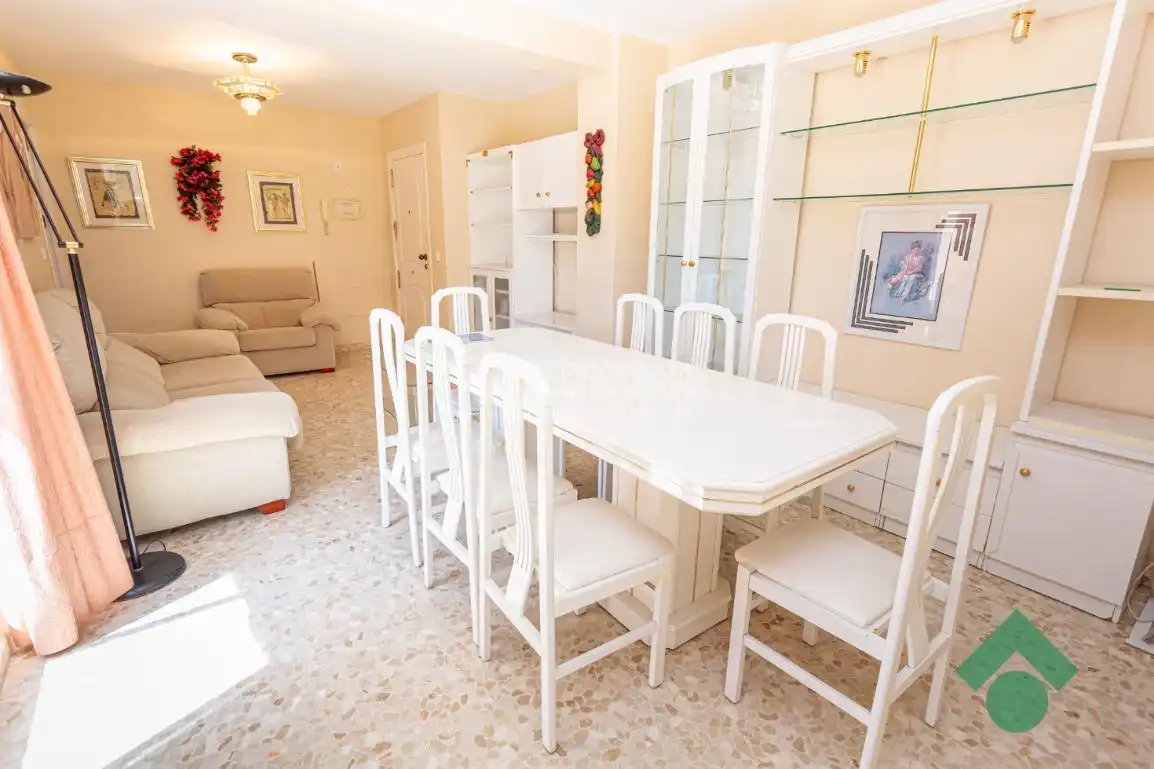 Comedor de Piso en venta en Algeciras con Amueblado y Piscina comunitaria