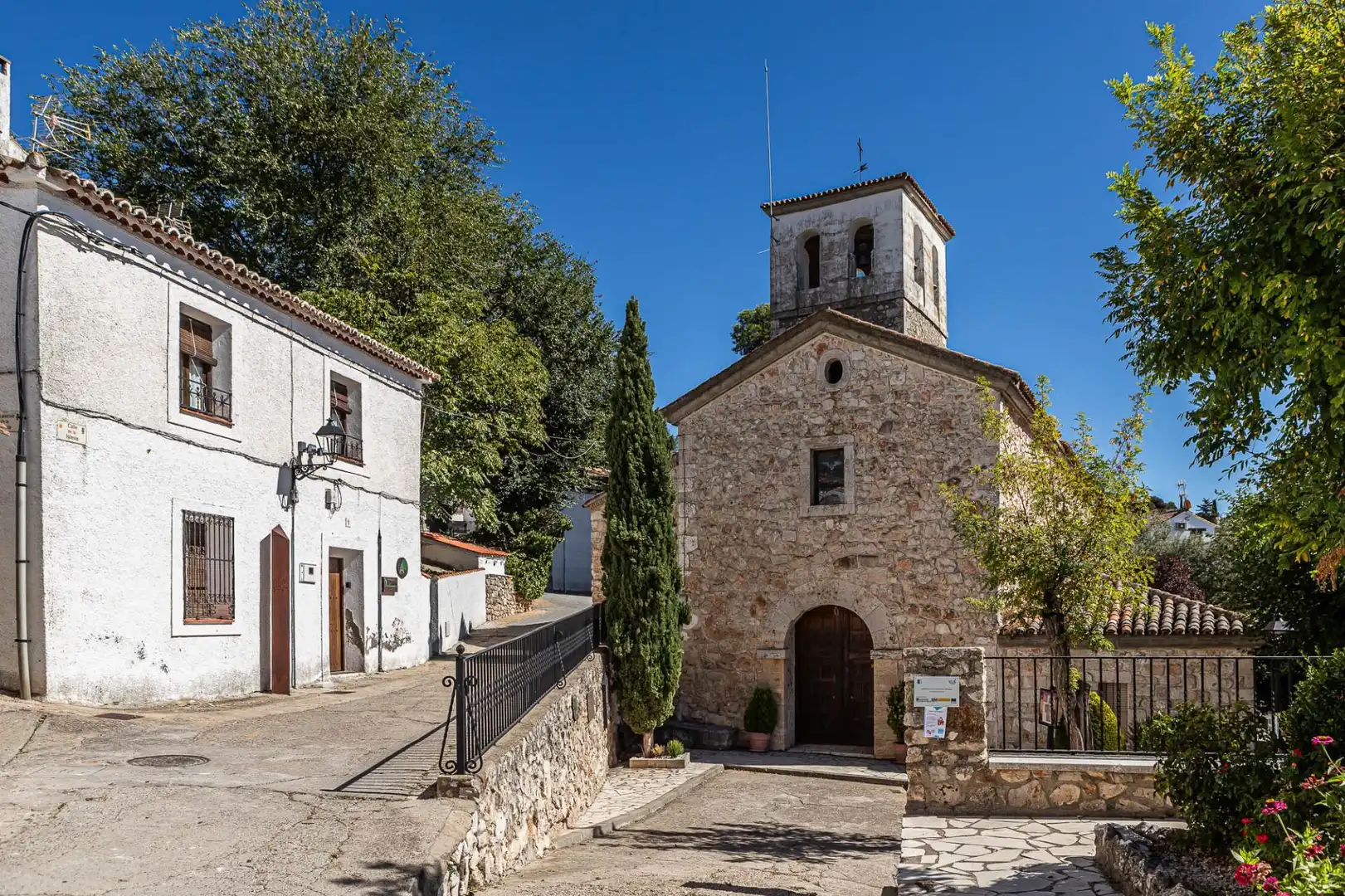 Außenansicht von Einfamilien-Reihenhaus zum Verkauf in Olmeda de las Fuentes mit Heizung und Terrasse