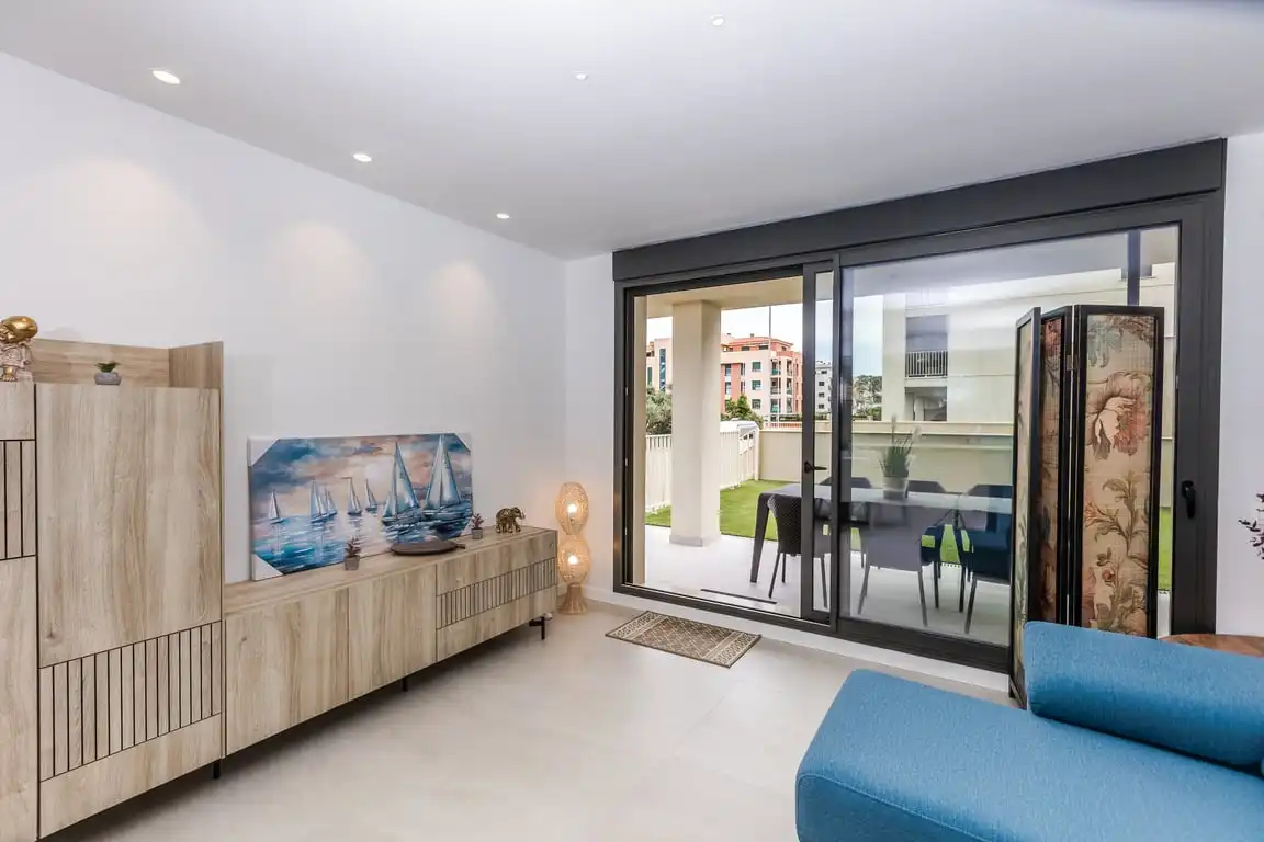 Sala de estar de Apartamento de alquiler en Dénia con Aire acondicionado, Jardín privado y Terraza