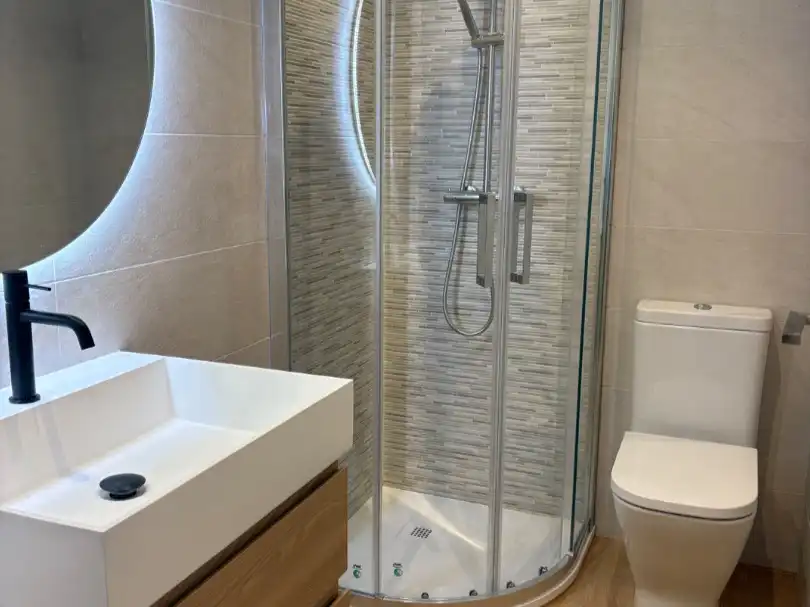 Bany de Local en venda en Las Rozas de Madrid amb Aire condicionat, Calefacció i Parquet