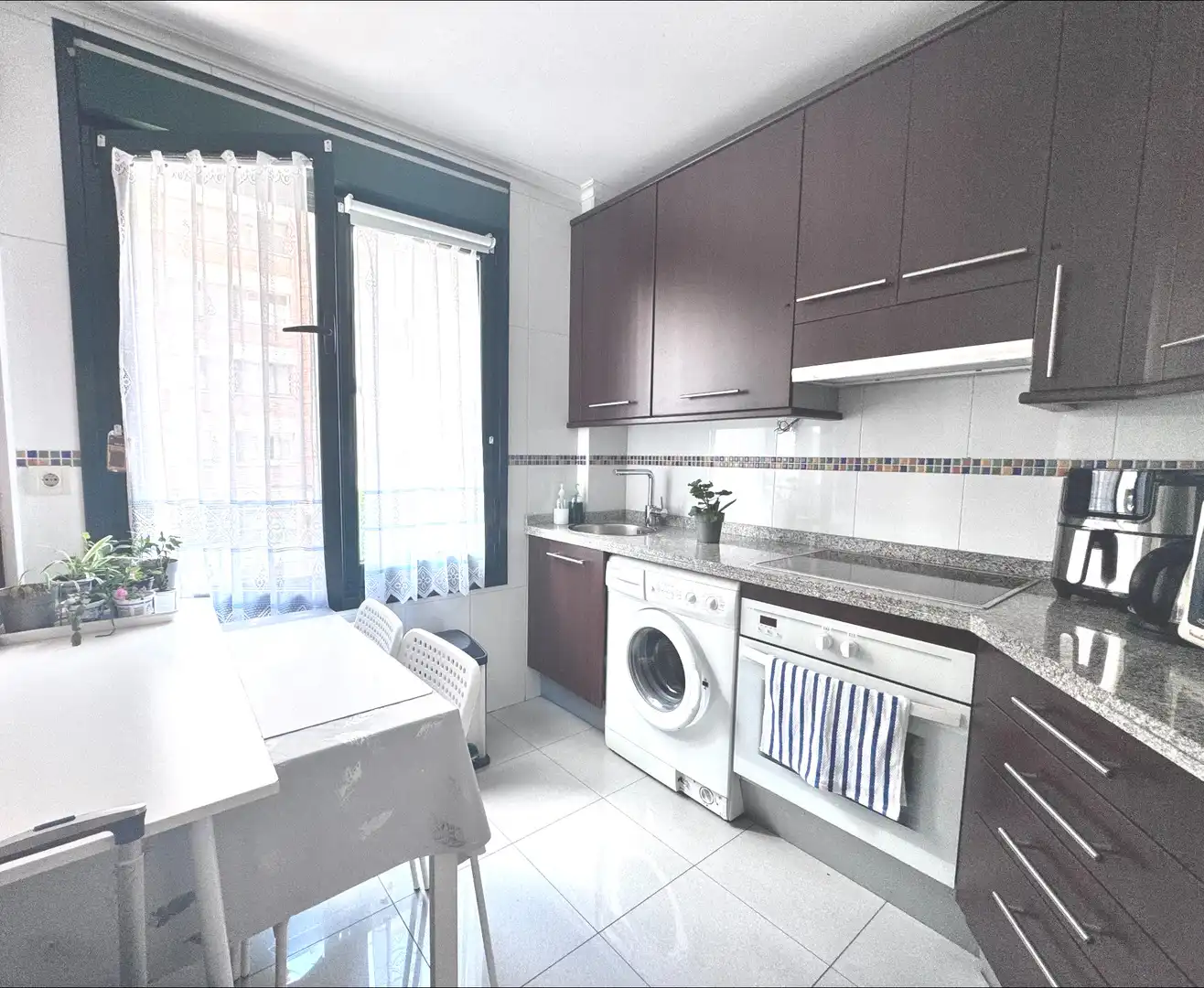Cocina de Estudio de alquiler en Oviedo  con Calefacción y Amueblado