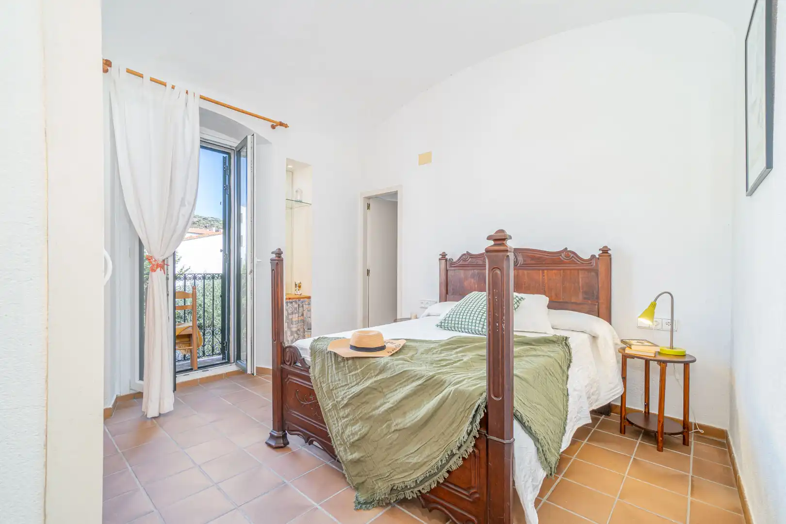 Schlafzimmer von Einfamilien-Reihenhaus zum Verkauf in Cadaqués mit Möbliert, Ofen und Waschmaschine