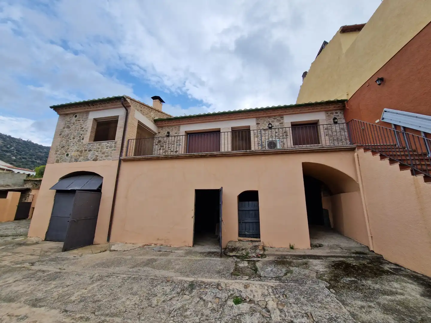 Casa amb terrassa en venda a Carrer del Rall 4
