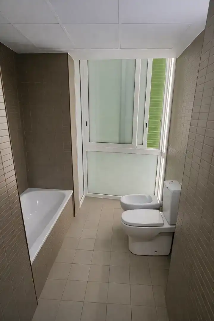 Bany de Pis en venda en La Ràpita amb Aire condicionat, Terrassa i Piscina