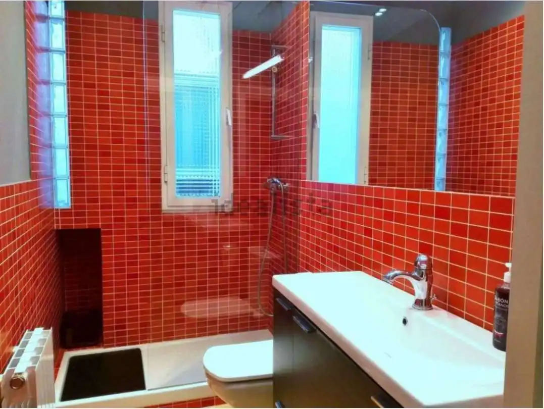 Baño de Piso de alquiler en Bilbao  con Calefacción y Balcón
