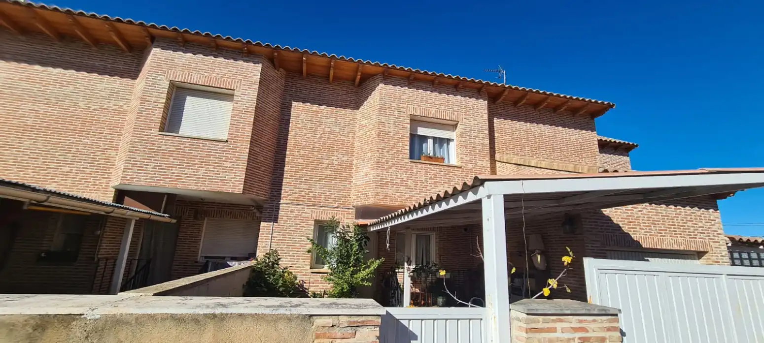 Vista exterior de Casa o chalet en venta en Galápagos con Calefacción