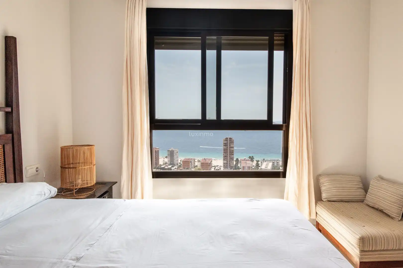 Bedroom of Flat for sale in Benidorm  with Air Conditioner, Private garden and Community pool