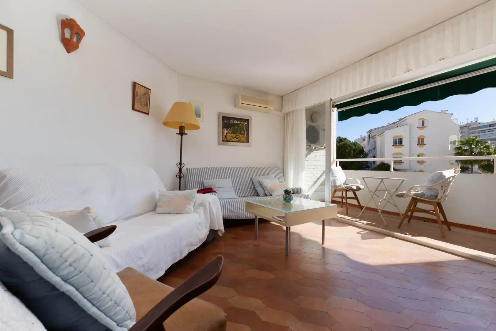 Sala de estar de Apartamento en venta en Fuengirola con Aire acondicionado, Terraza y Amueblado