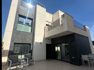 Xalet amb balcó en venda a Urbanización Ciudad Quesada 2